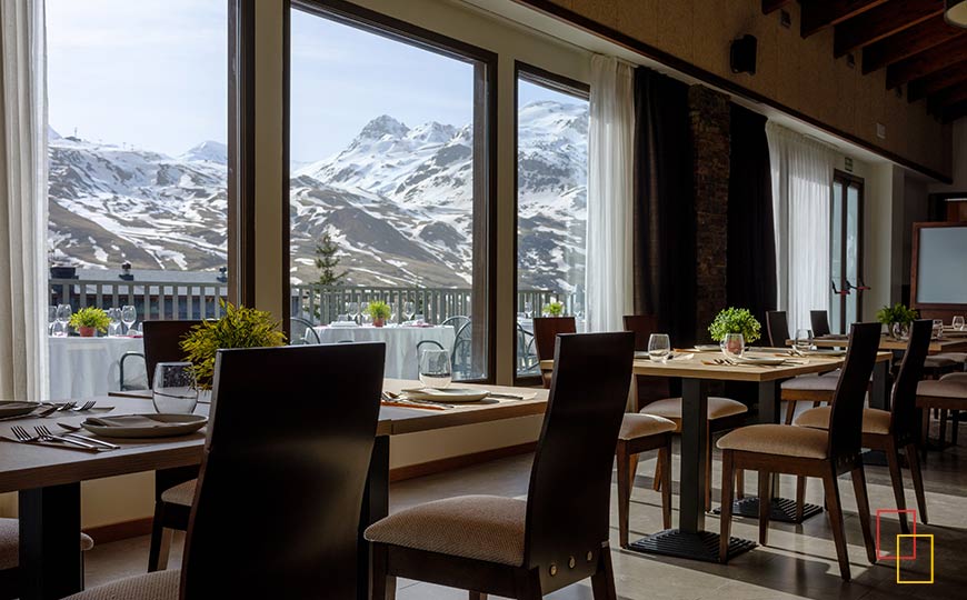 Restaurante Anayet con vistas privilegiadas a la montaña