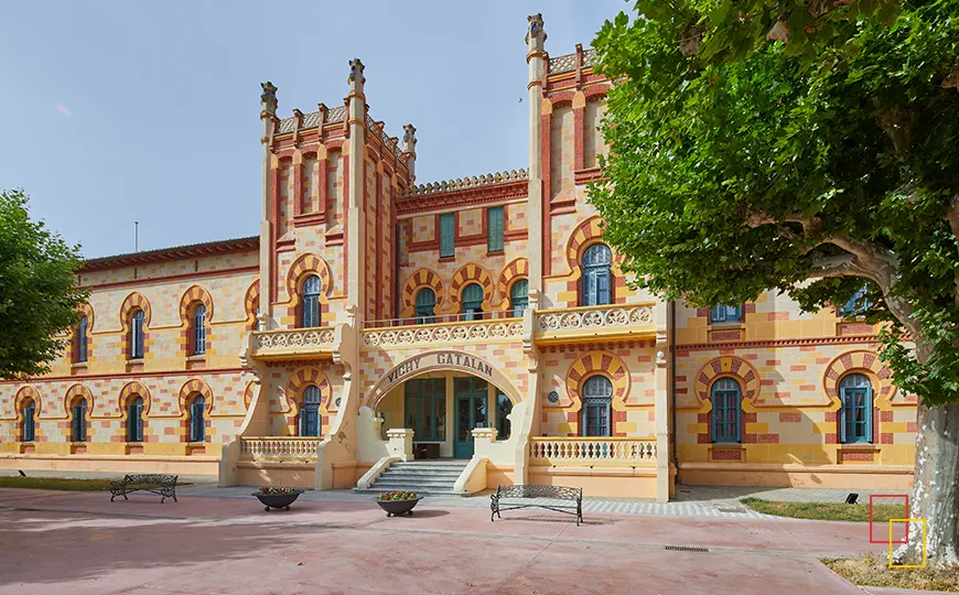 Fachada del 1881 Hotel Balneario Vichy Catalán
