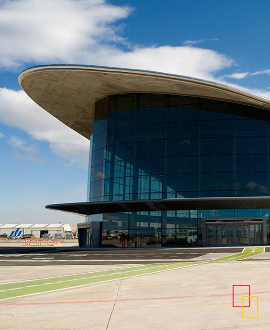 Zona exterior de la terminal del Aeropuerto de Valencia