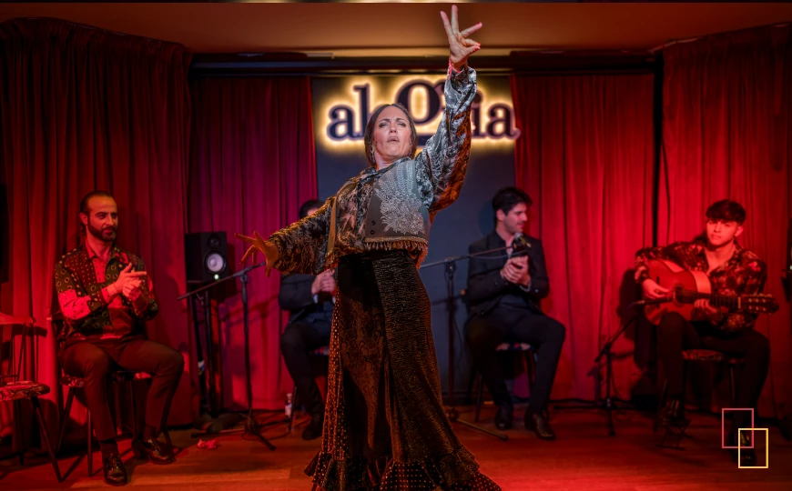 Cuadro flamenco completo en el escenario de Alegría Flamenco y Gastronomía (Málaga)