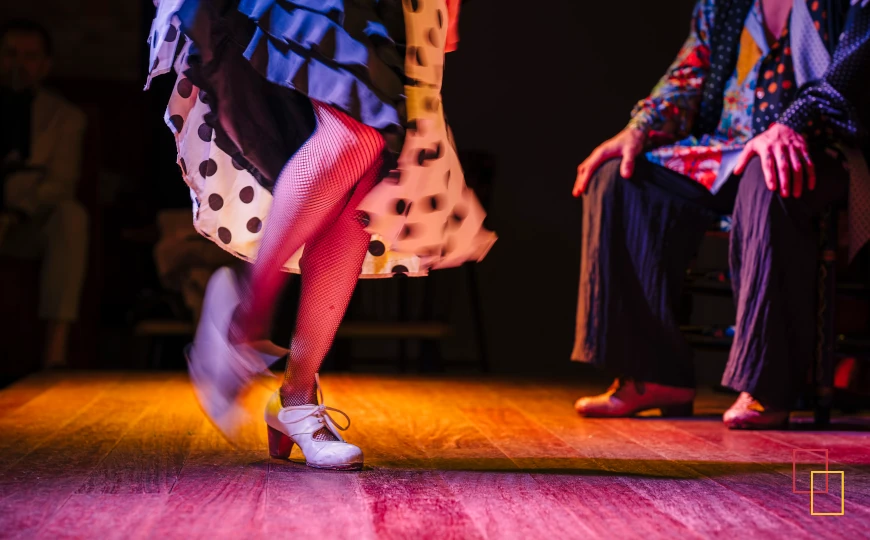 Taconeo en el escenario de Alegría Flamenco y Gastronomía en Málaga