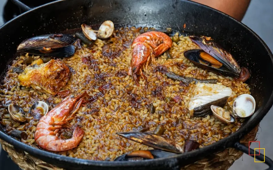 Socarrat y arroz en Arrocería Las Arenas (Barcelona)