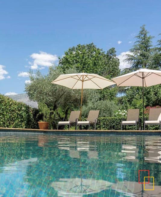 Piscina y solarium con vistas a la Sierra de Gredos