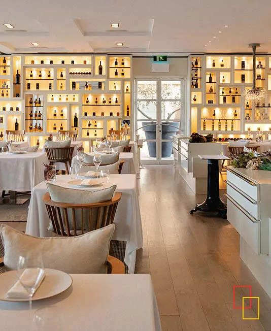 Interior del restaurante Enoteca Paco Pérez en el Hotel Arts Barcelona