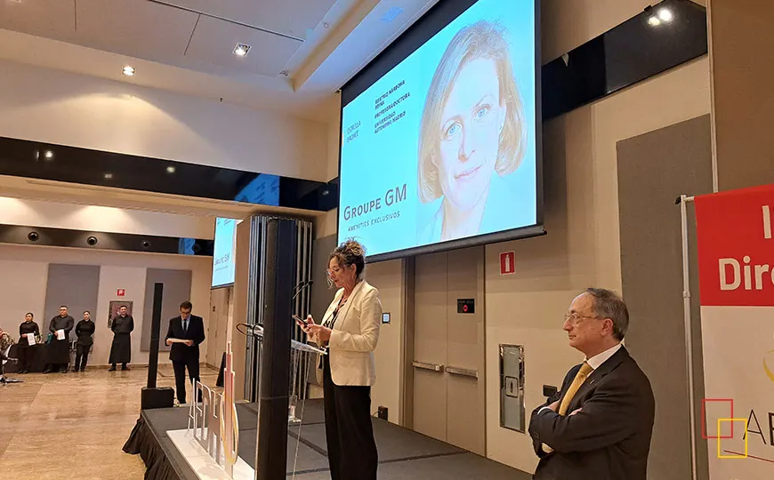 Beatriz Narbona Reina, recogiendo el premio Estrella de Bronce