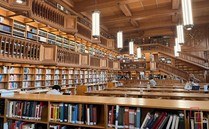 Biblioteca Universitaria de Lovaina y sala de lectura