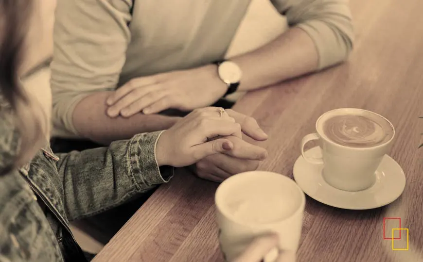 Pareja disfrutando de café juntos