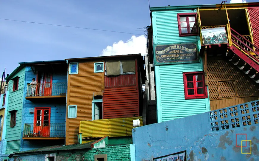 Casas de chapa multicolor del barrio de La Boca, Buenos Aires