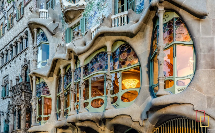 Fachada de Casa Batlló en Barcelona, una de las grandes joyas del modernismo catalán