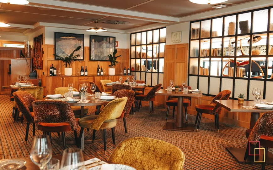 Salón del restaurante Casa Suecia en Madrid