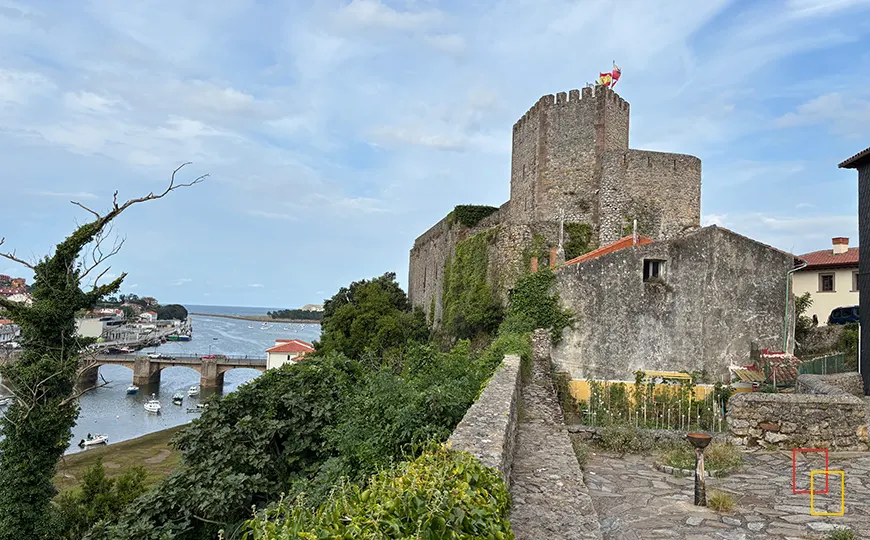 Castillo del Rey en lo alto de San Vicente de la Barquera