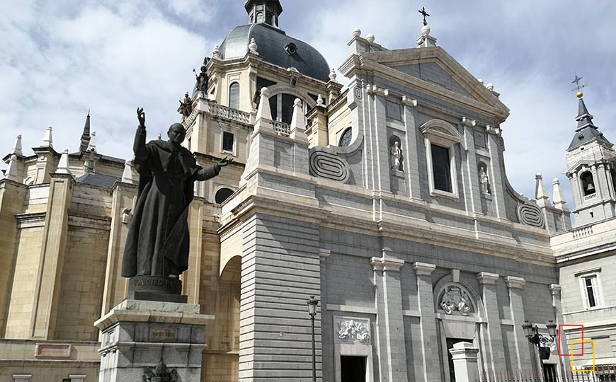 Catedral de la Almudena, otro punto de interés de los free tours de madrid