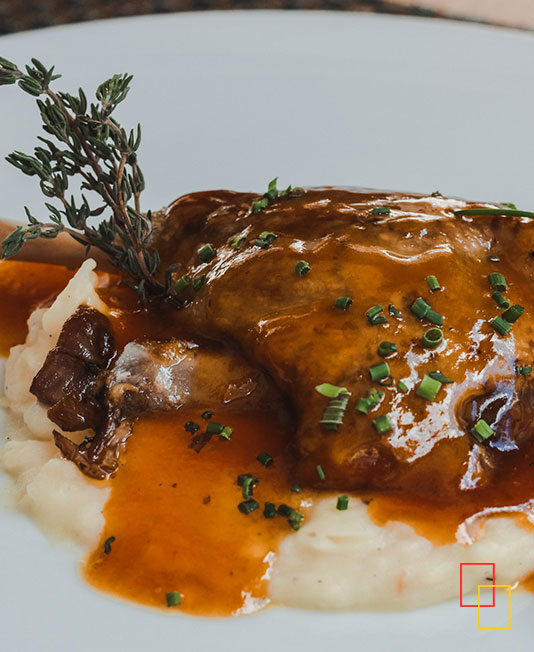 Confit de pato al horno con parmentier de patata y canela - El Café de la Ópera