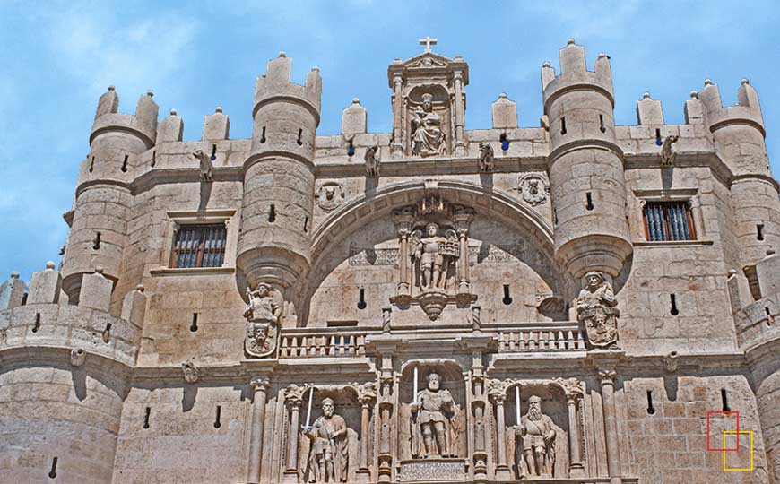 Fachada y detalle del Arco de Santa María