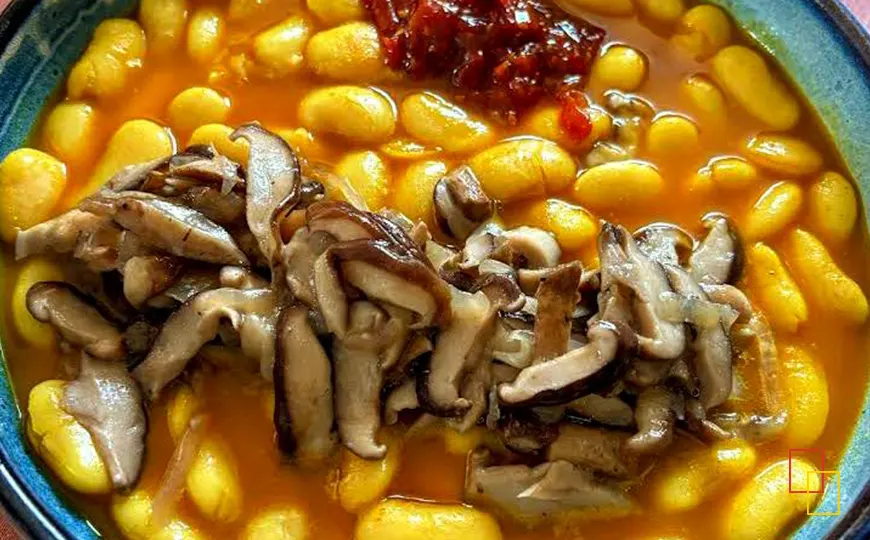 Judiones con shiitake en El Capricho de Montejo