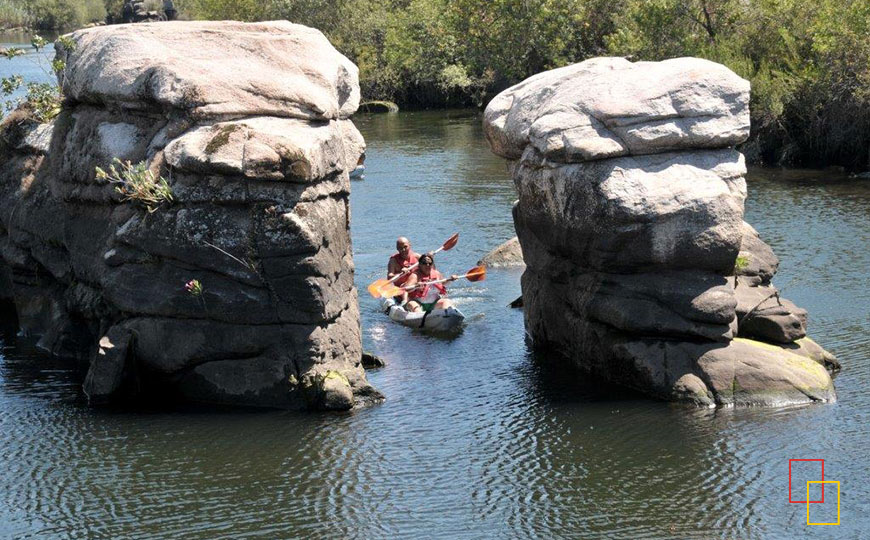 Piraguas en el embalse del Rumblar