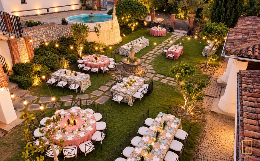 Jardín de EntreOlivares preparado para un banquete de boda