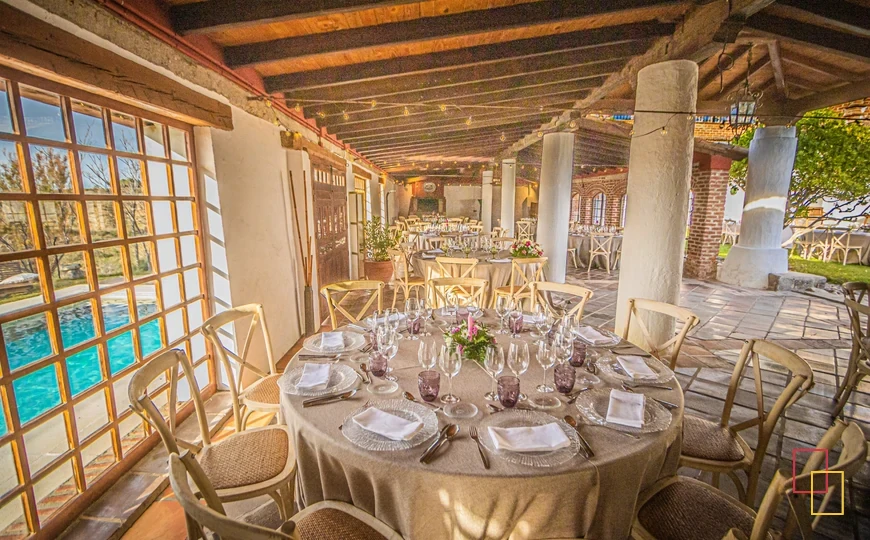 Porche de EntreOlivares preparado para una boda