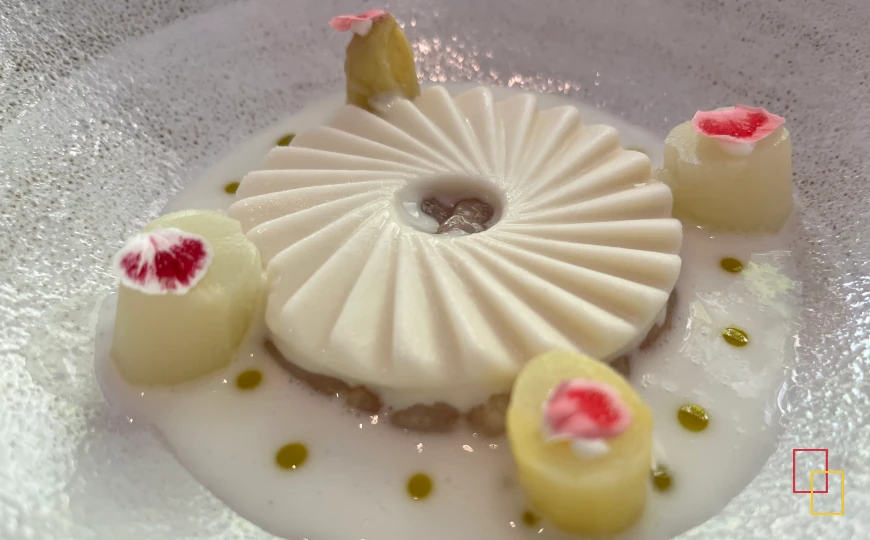 Texturas de espárrago y gamba blanca