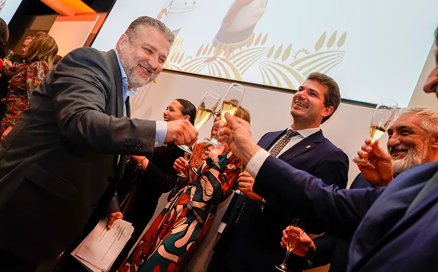 Brindis entre representantes de los pueblos gastronómicos de España
