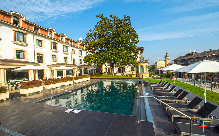 Piscina de verano y solarium - Silken Gran Hotel Durango