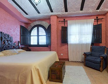 Habitación hotel Palacio Guzmanes en Baños de la Encina, Jaén