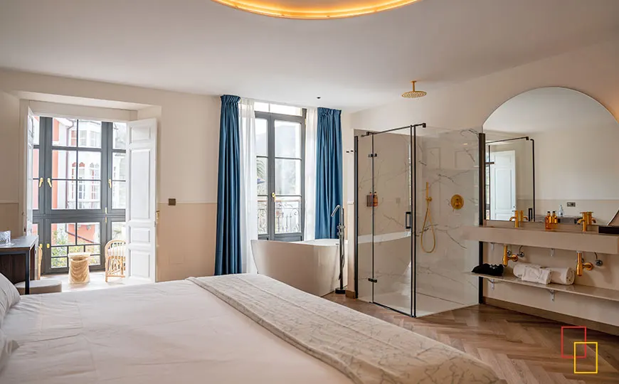 Delux Suite con baño abierto y bañera exenta