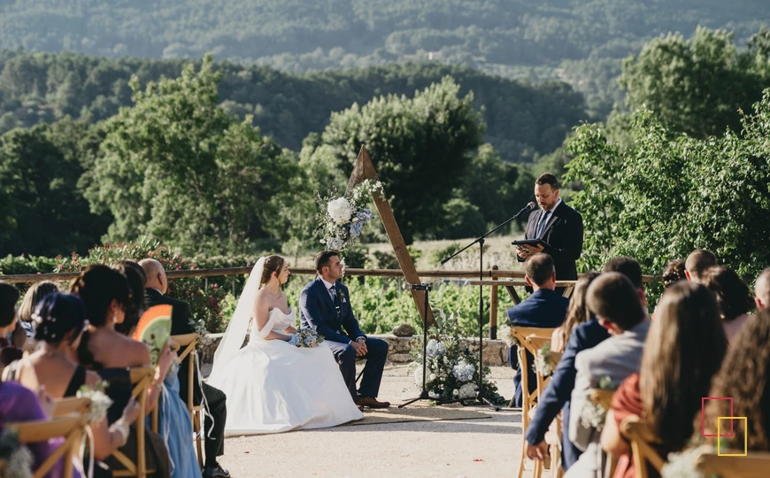 Ceremonia civil en Huellas del Tiétar con Sierra de Gredos al fondo
