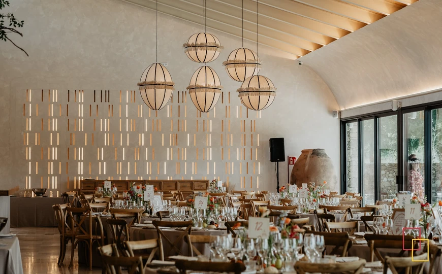 Salón de Huellas del Tiétar decorado para un banquete