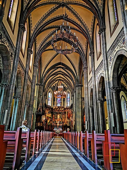 Interior de la Iglesia de Santo Tomás de Canterbury