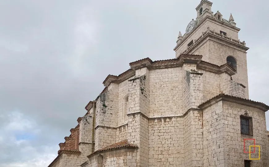 Vista lateral de la iglesia de Santa María