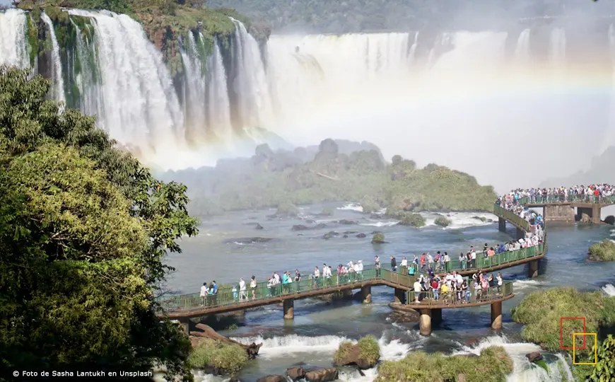 Pasarela sobre el río Iguazú camino de la Garganta del Diablo