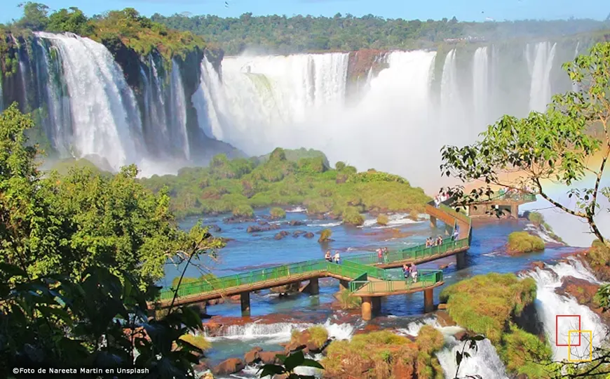 Pasarela sobre el río Iguazú camino de la Garganta del Diablo