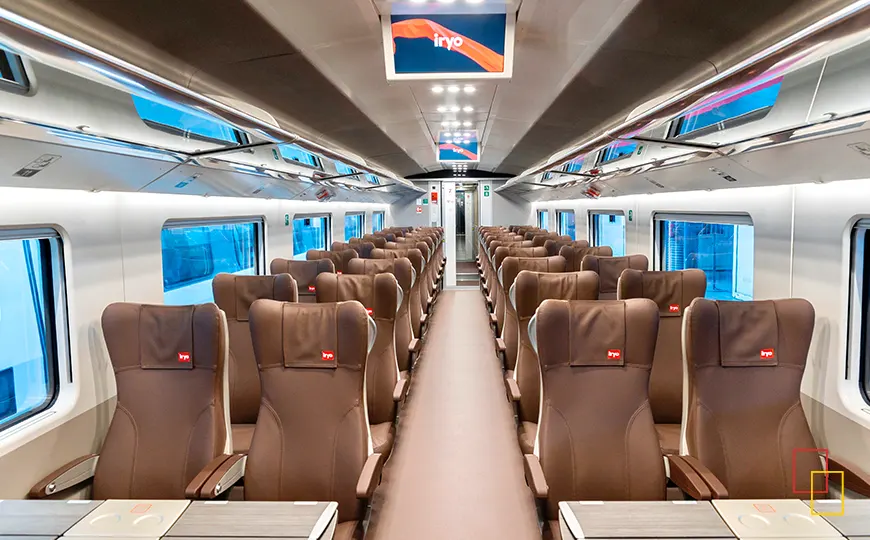 Interior de un tren iryo con butacas amplias