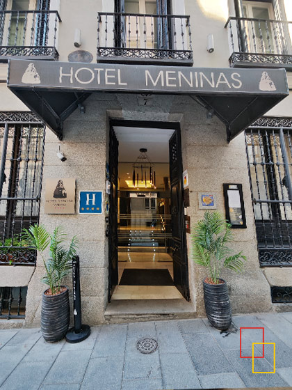 Hotel Meninas de 4 estrellas, junto al Teatro Real y Plaza de Oriente