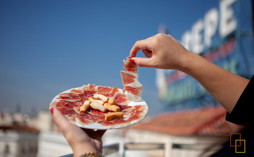 Hotel Europa - Degustación de Jamones Dompal con una vista panorámica a la Puerta del Sol