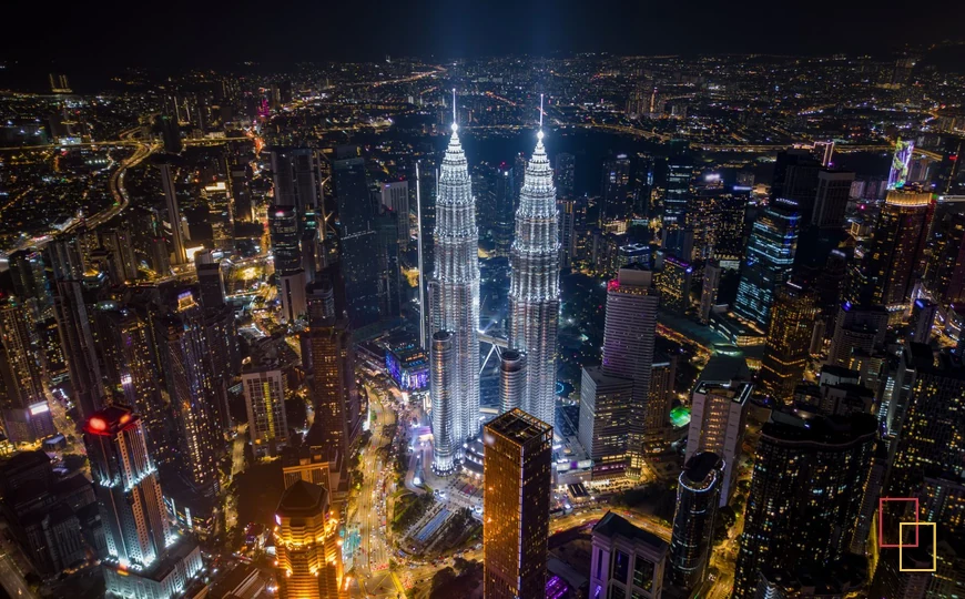 Vista nocturna de Kuala Lumpur con las Torres Petronas, Malasia