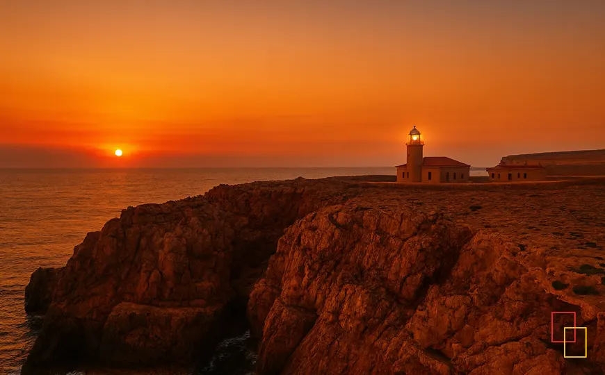 Atardecer frente a los acantilados del Faro de Punta Nati