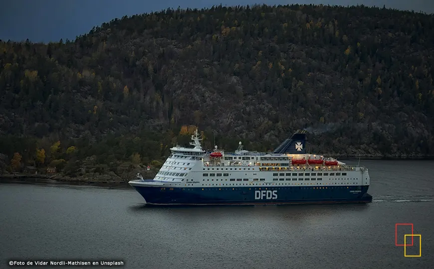 Ruta en tren y barco por el sur de Noruega, con el fiordo de Nærøy
