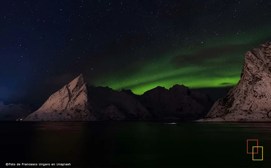 Viaje de invierno por fiordos y auroras boreales