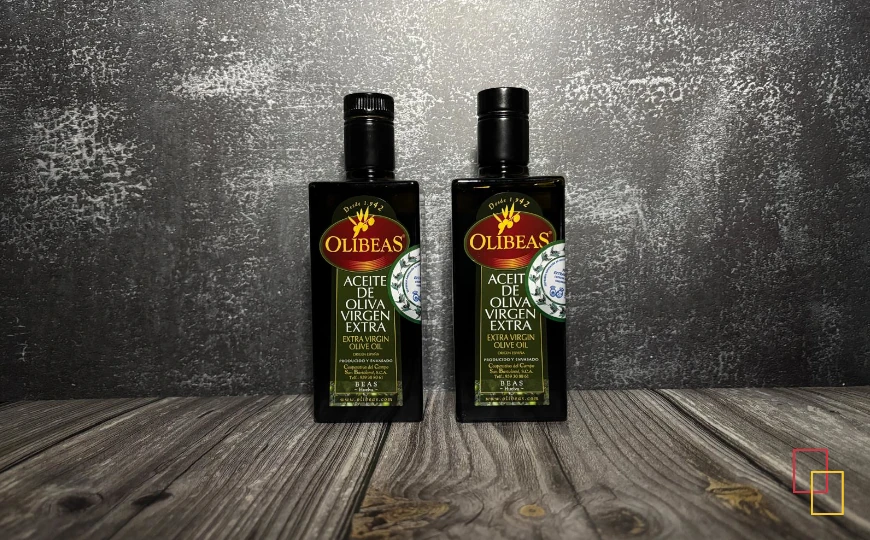 Botellas de Olibeas, aceite de oliva virgen extra de Huelva incluido entre los mejores AOVES de España en 2026