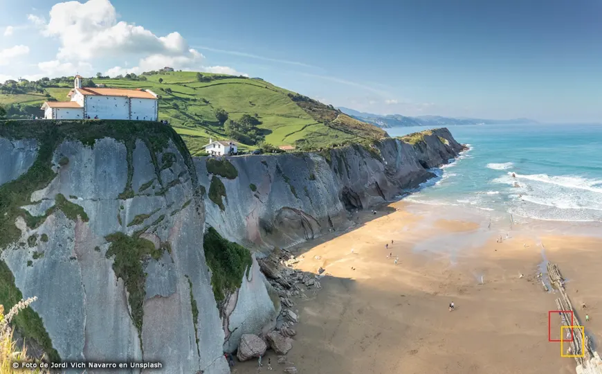Acantilados con formaciones de flysch en la costa de Zumaia