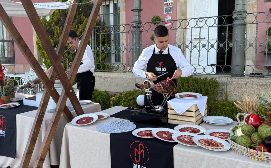 Servicio de catering durante una celebración en Palacio Carrascalino