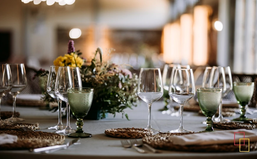 Detalle de mesa preparada para una boda en Palacio Carrascalino