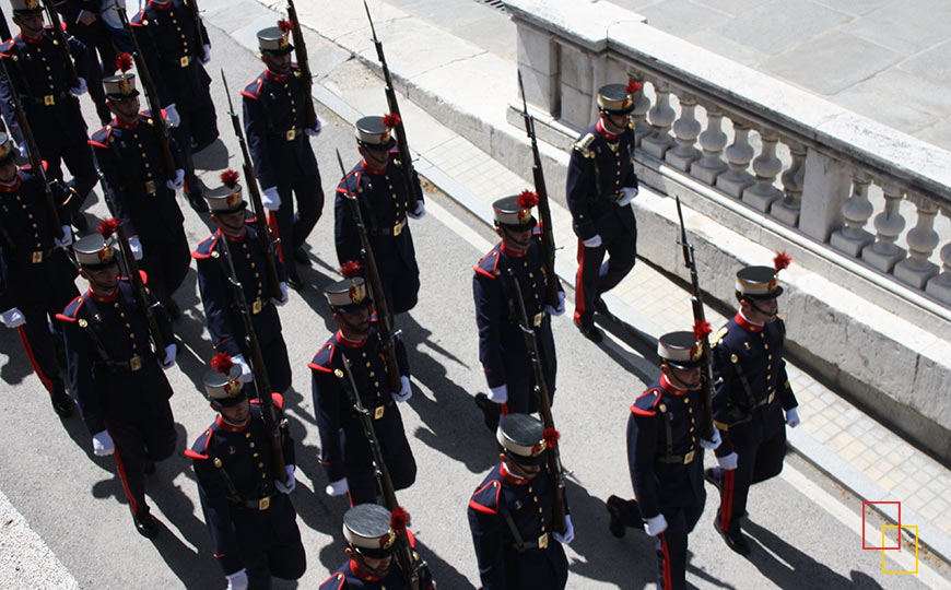 Desfile y cambio de guardia en el Palacio Real de Madrid