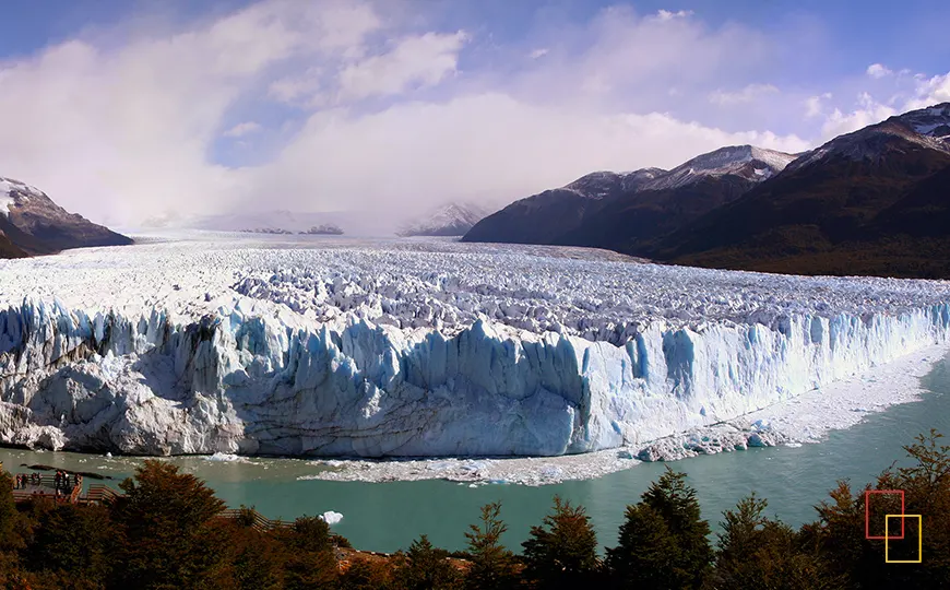 Frente del glaciar Perito Moreno cayendo al Lago Argentino