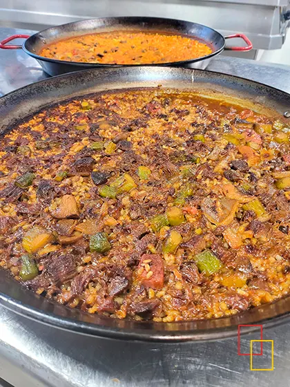 Arroz de mogote ibérico con manzana y boletus