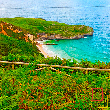 playa de Ballota en Llanes, Asturias