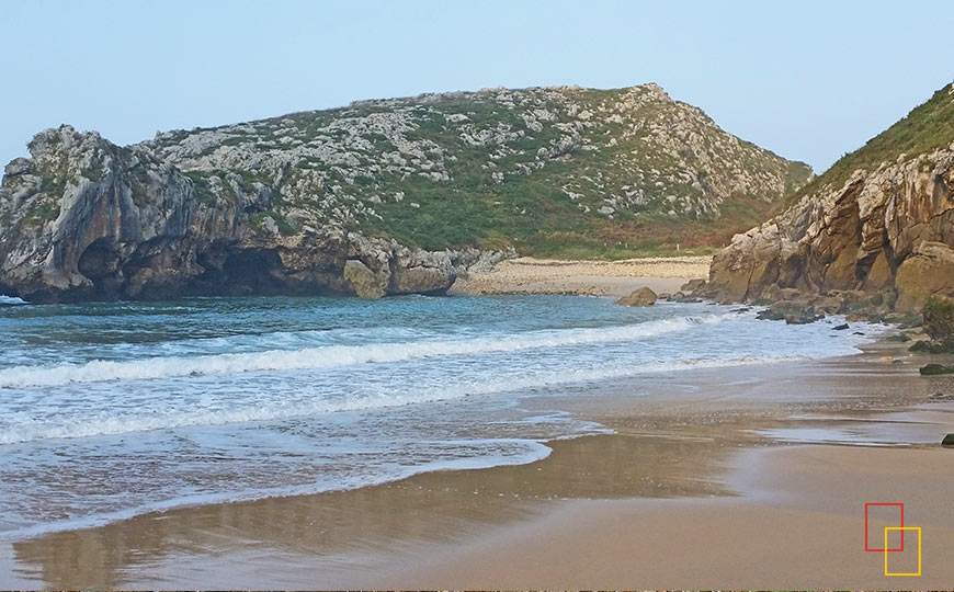 Playa de Cuevas del Mar en Nueva de Llanes, Llanes - Asturias