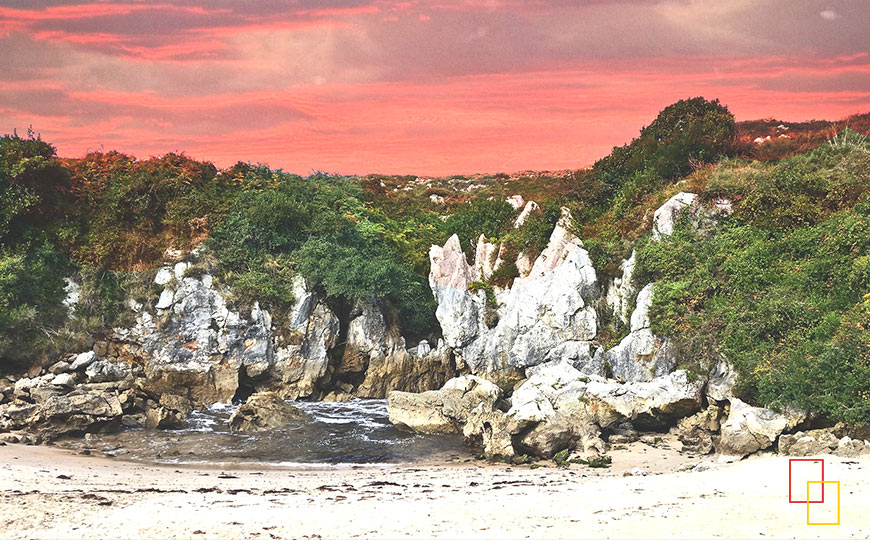 Playa de Gulpiyuri en Llanes - Asturias